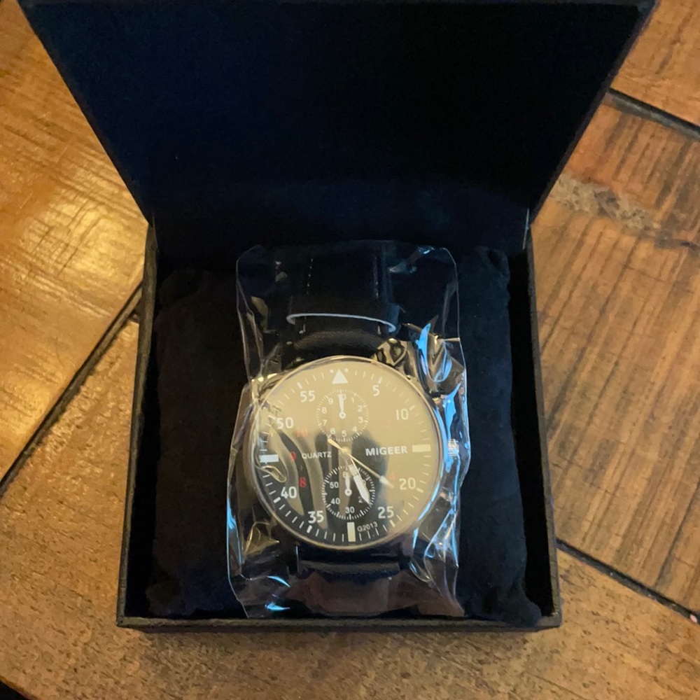 MiGEER men’s quartz watch NWT black face